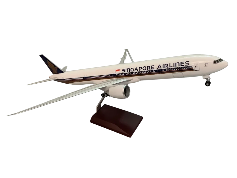 Singapore B777-300ER Resin Aircraft Model - Image 2